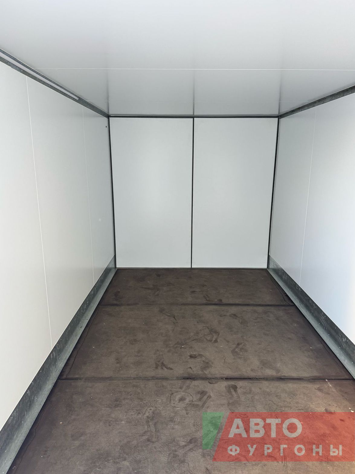 Стены фургона из плакированного металла