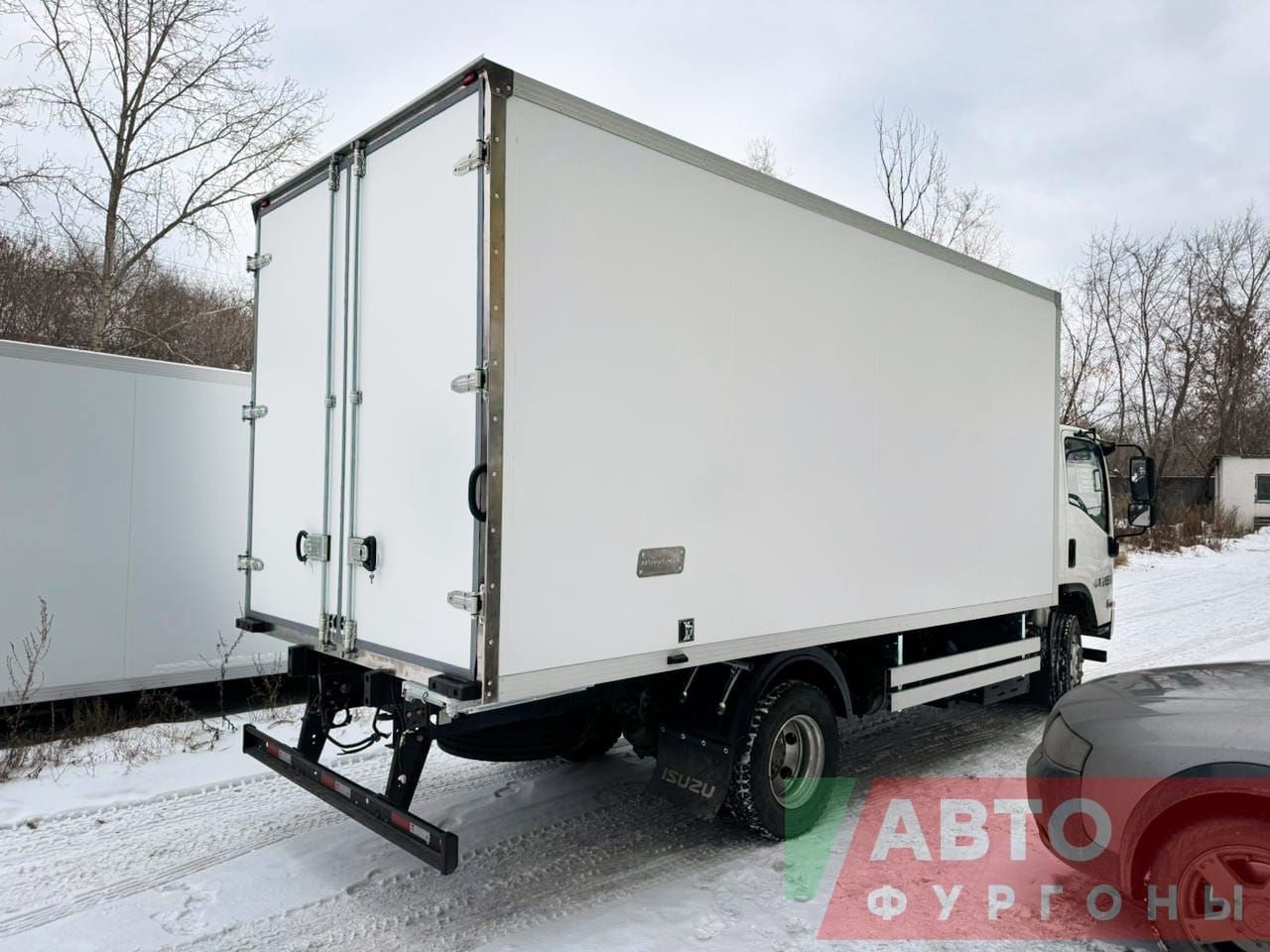 Фирменный шильдик-отбойник для дверных ручек