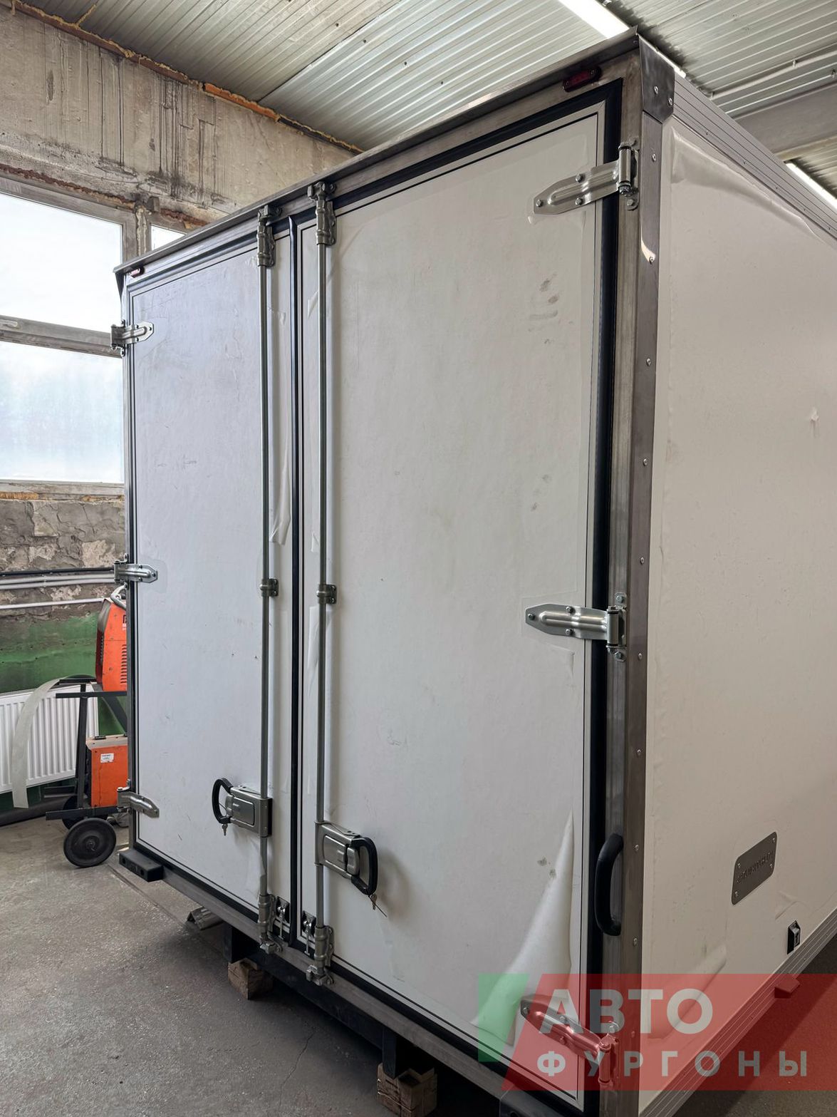 Обшивка фургона стеклопластиком